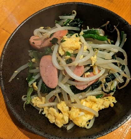 ちょうど冷蔵庫に食材が揃っていたので作ってみました。パパっと作れて美味しかったです。