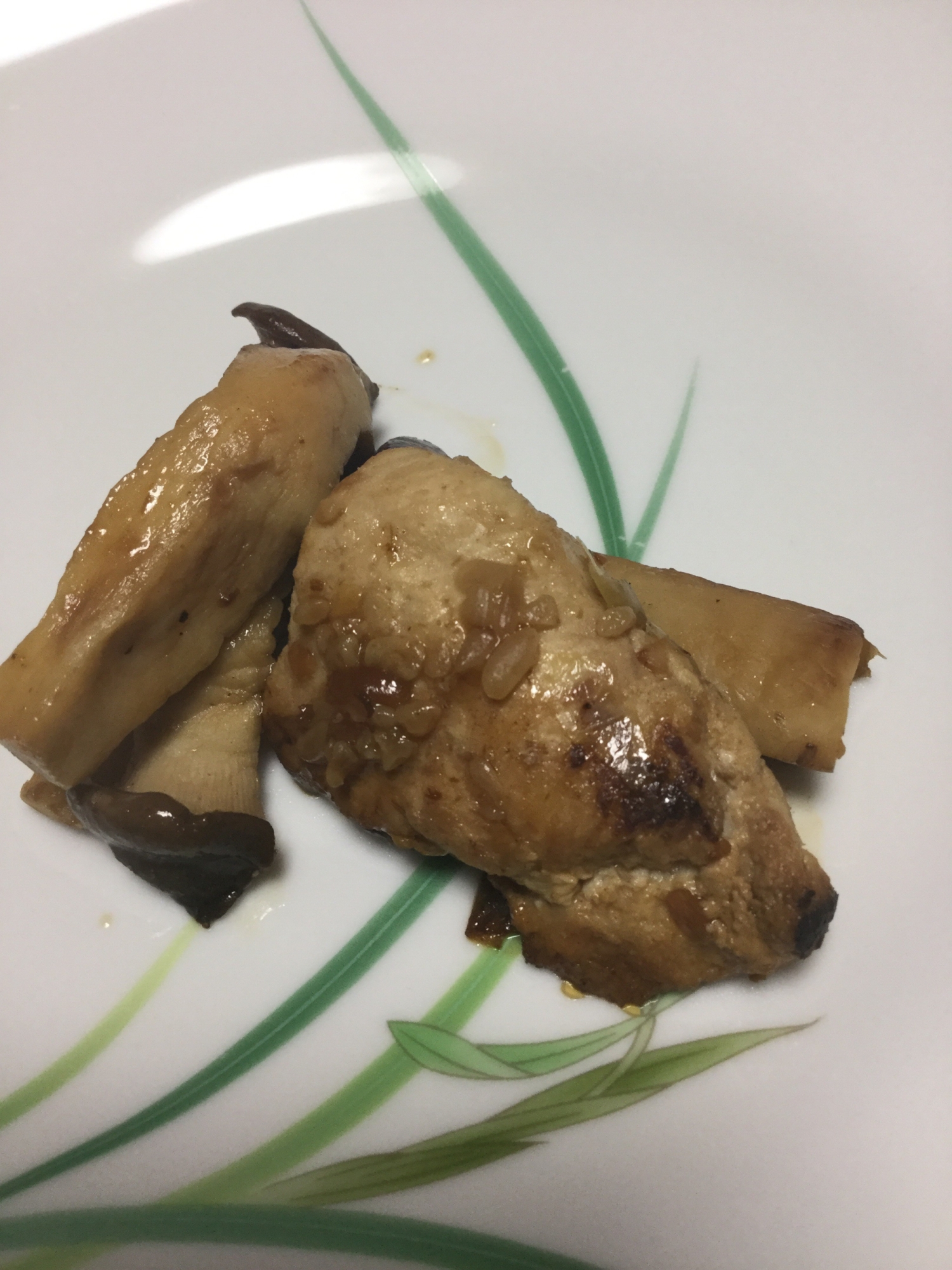 鶏胸肉とエリンギの醤油麹炒め