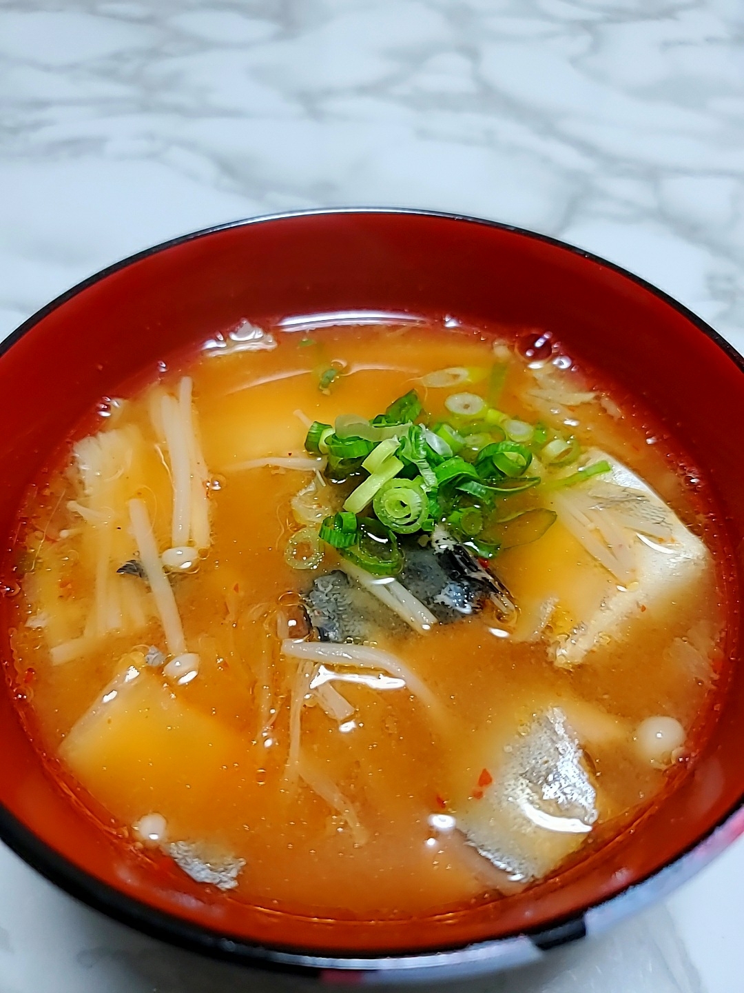 鯖缶とエノキのキムチ味噌汁 レシピ・作り方 By ○じゅん◎たま♪○｜楽天レシピ