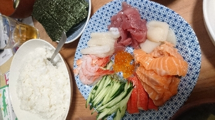 初めての手巻き寿司、子供の日につくりましたが喜んで食べてくれました(*^^*)
