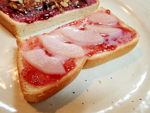 苺ジャムと白桃のトースト