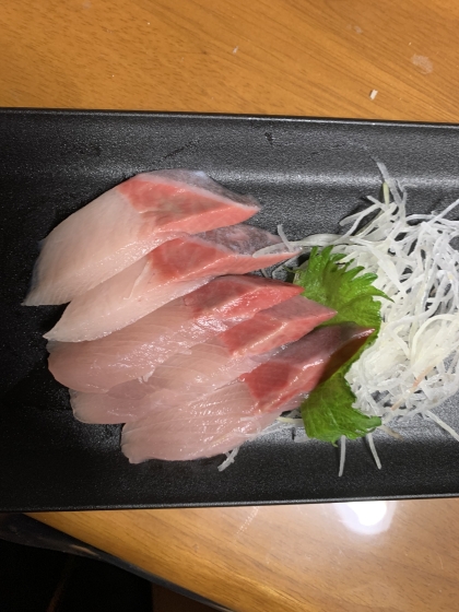 【赤ワインに合う】鰤の刺身(旬の魚など代用可)