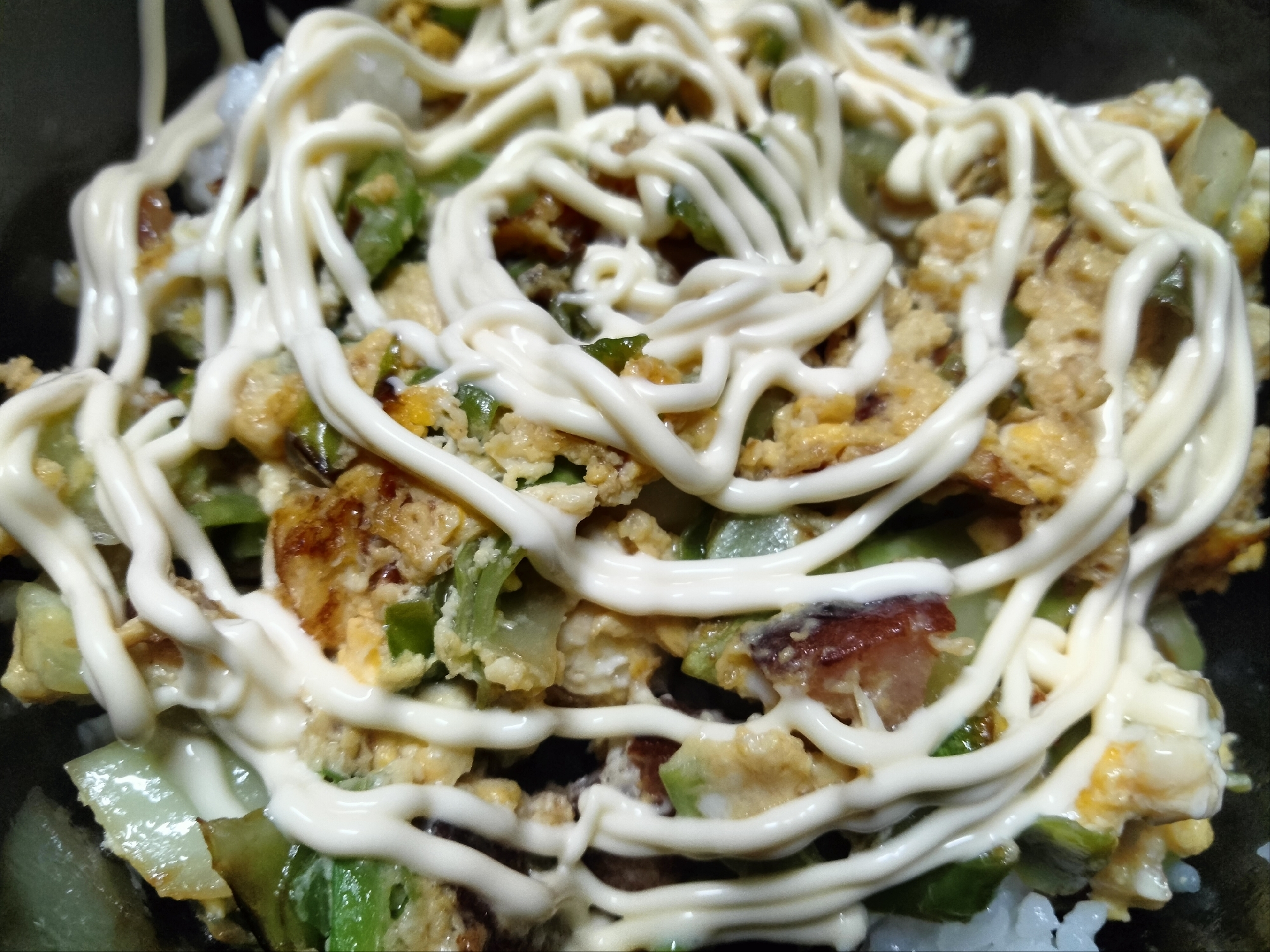 厚切りハムと春キャベツの卵炒め マヨ丼