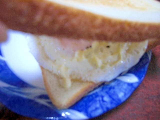 目玉焼きホットサンド