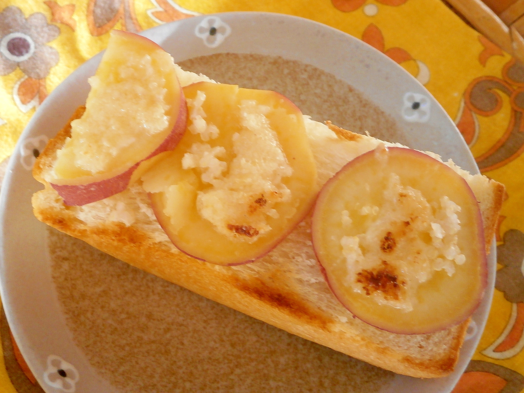 さつま芋とキヌアのトースト