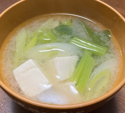 豆腐と小松菜長ネギの味噌汁