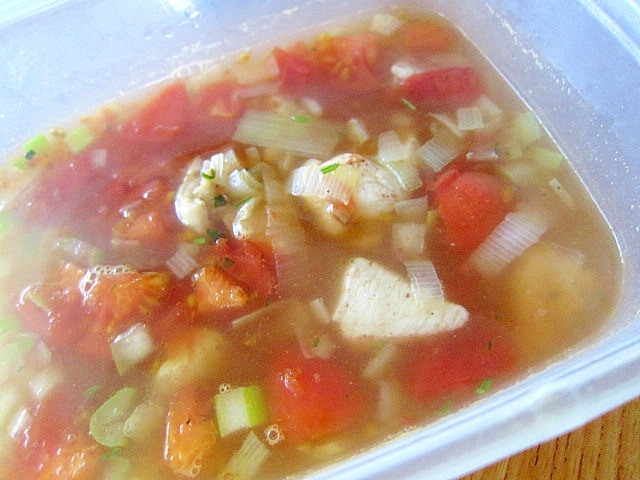 トマトセロリフォーガースープ