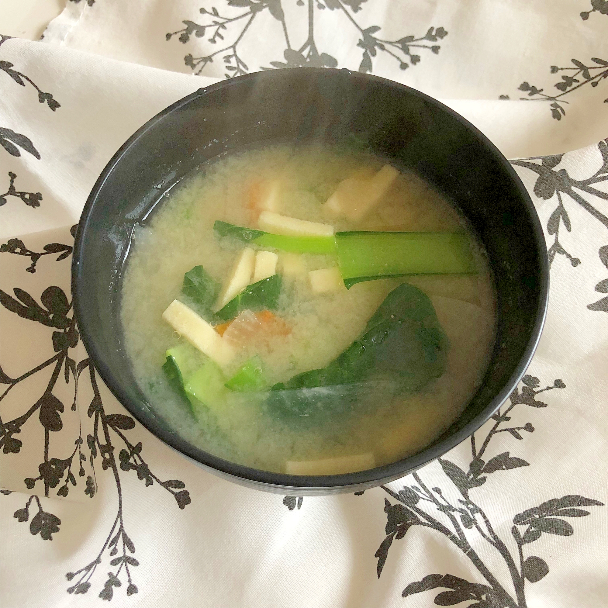 大根と人参と小松菜と凍り豆腐のお味噌汁♪