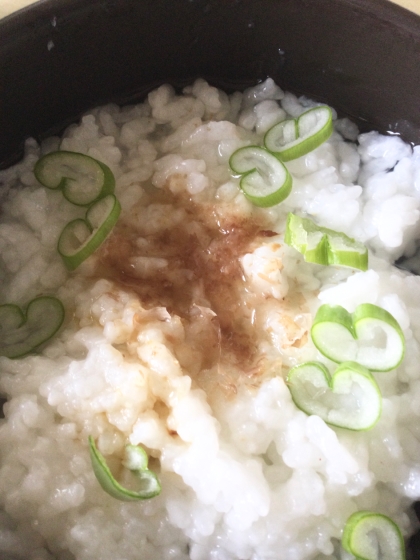 鰹節とネギとチューブでバター1/3つゆご飯