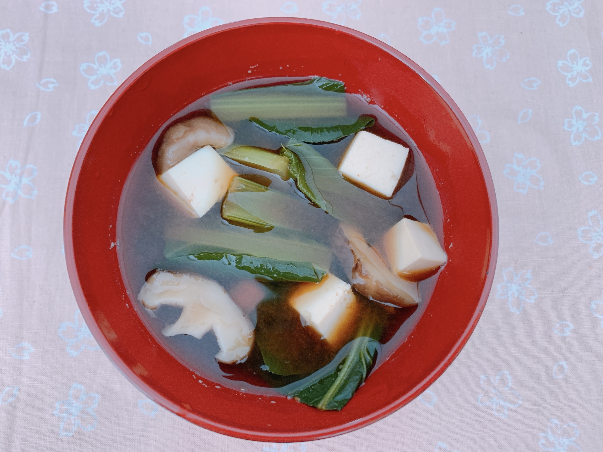 小松菜と木綿豆腐と椎茸の味噌汁