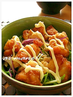 丼に盛り付けた唐揚げ丼