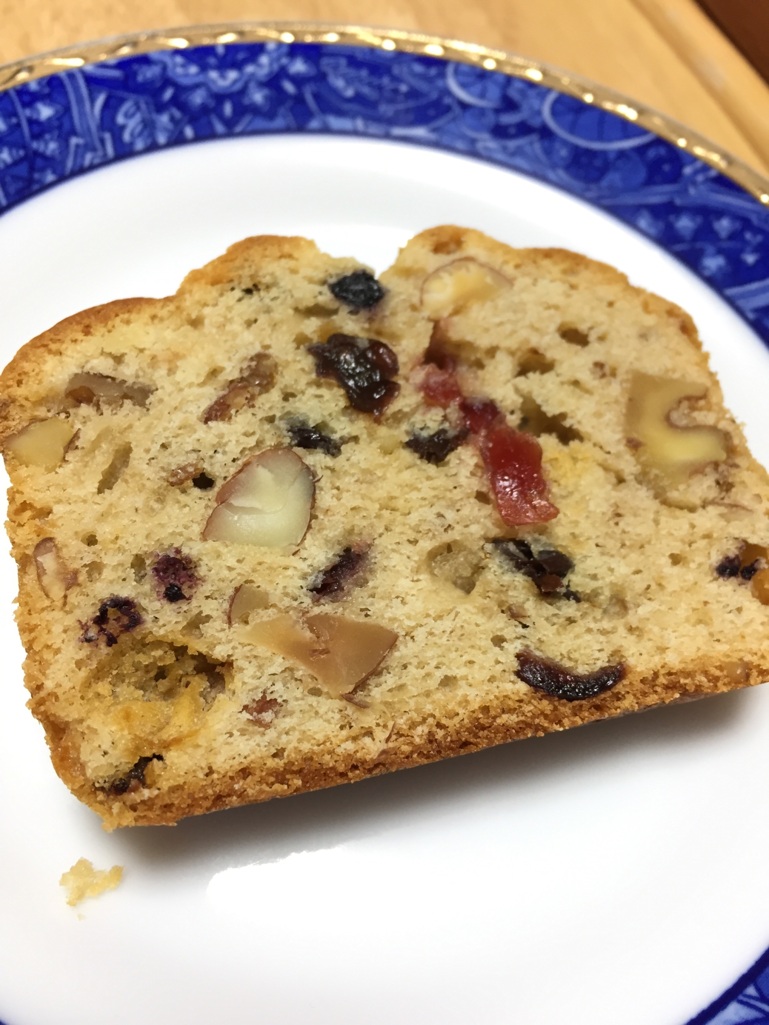 ●ナッツとドライフルーツのケーキ