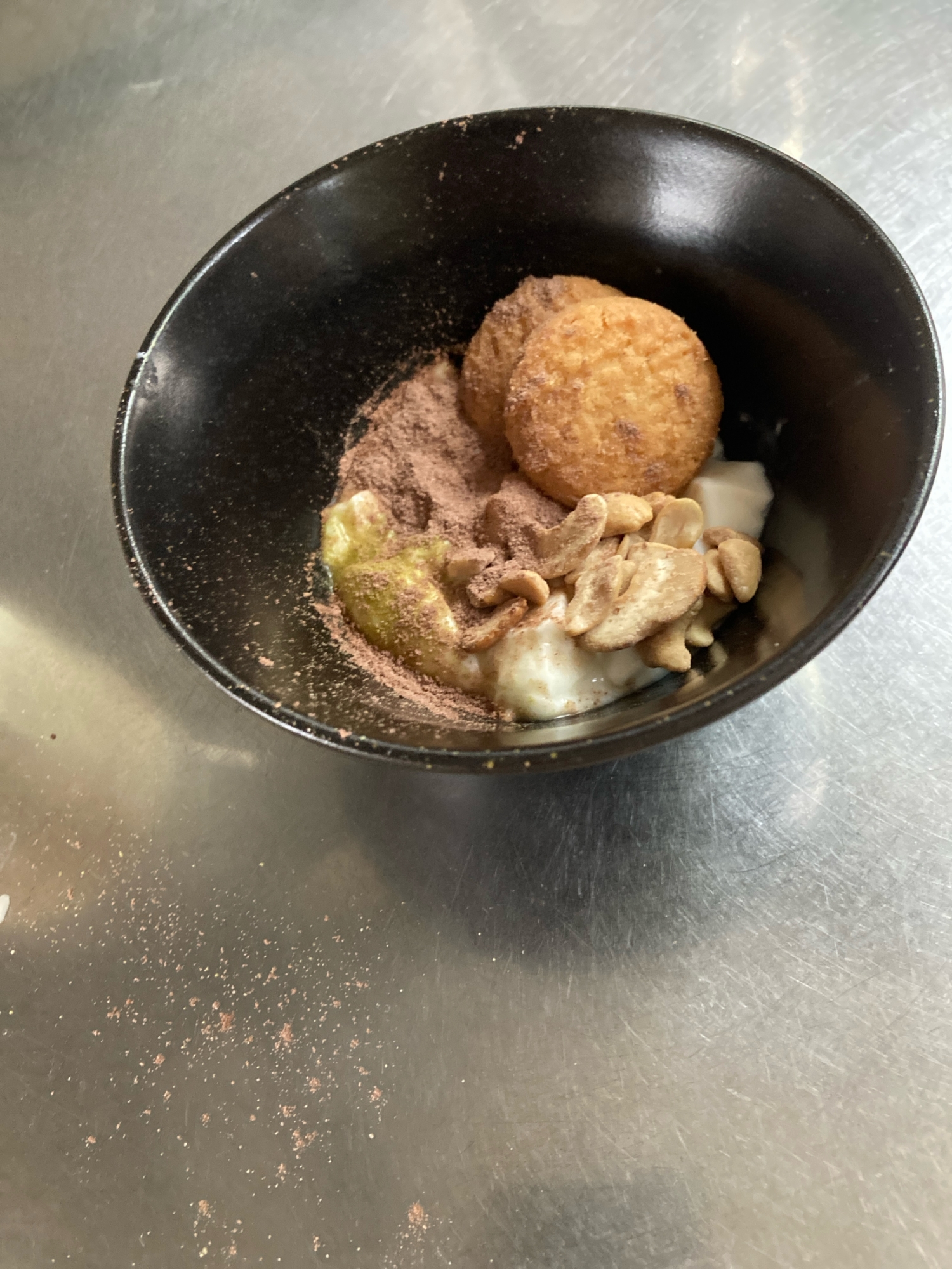クッキーとカシューナッツのヨーグルト