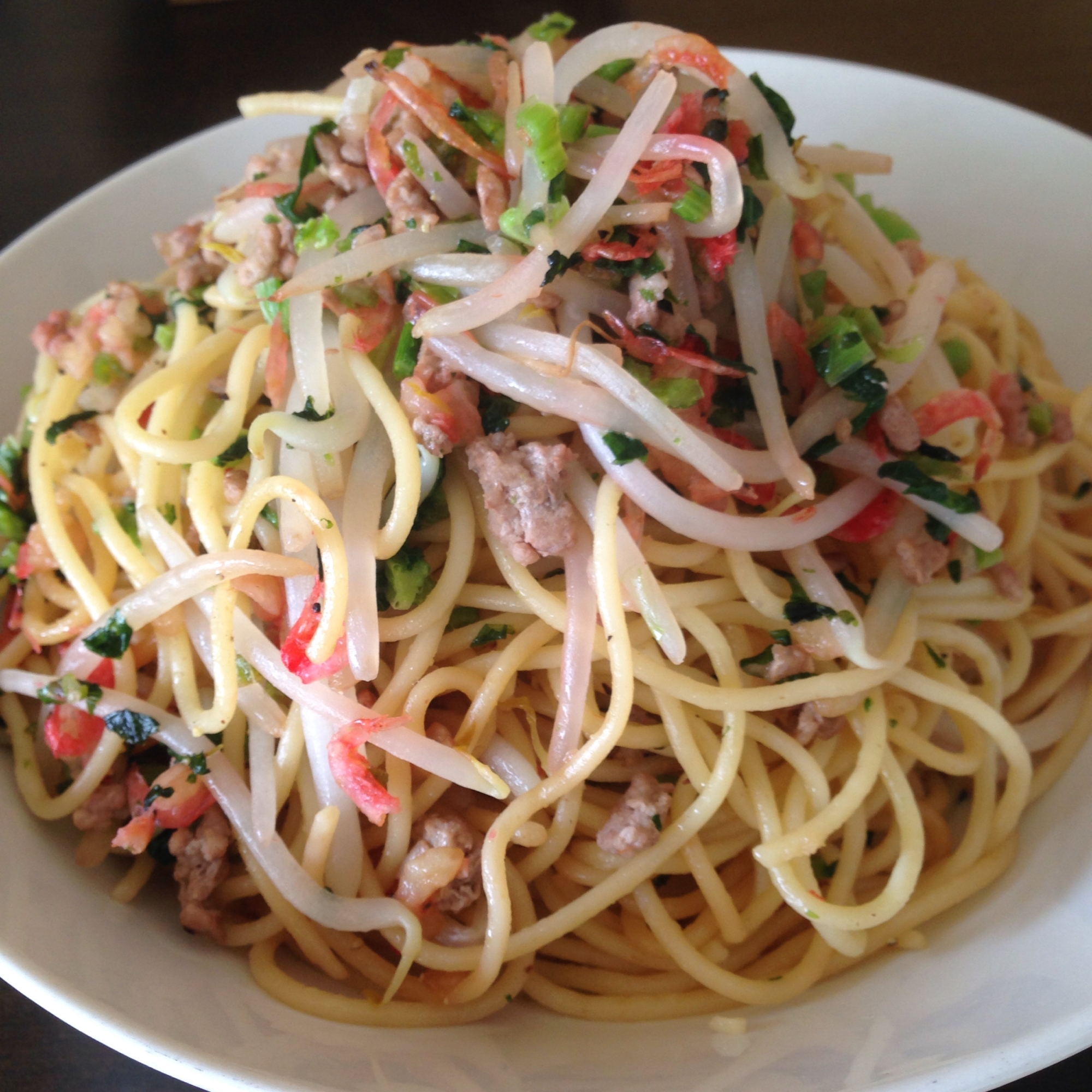 太麺の焼きそばみたい♪ウェイパーdeもやしパスタ♪