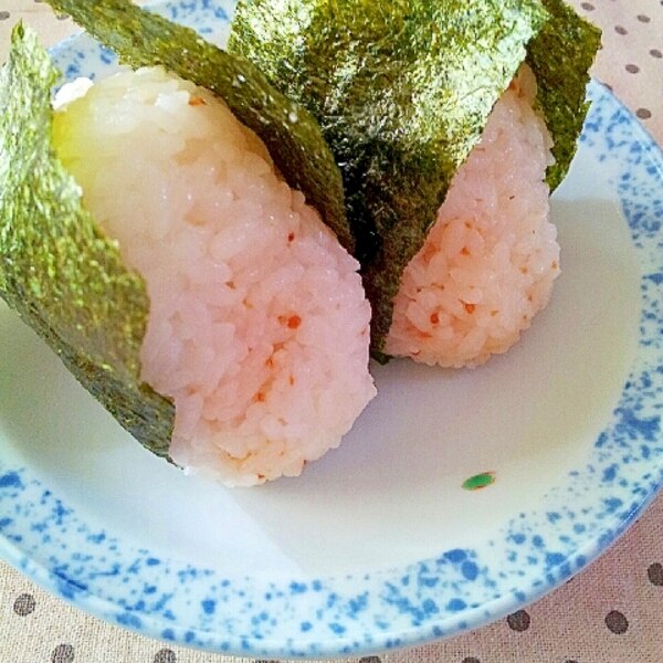 鮭フレークと具入りラー油のおにぎり レシピ 作り方 By ラズベリっち 楽天レシピ 鮭フレークと具入りラー油のおにぎり レシピ 作り方 By ラズベリっち 楽天レシピ