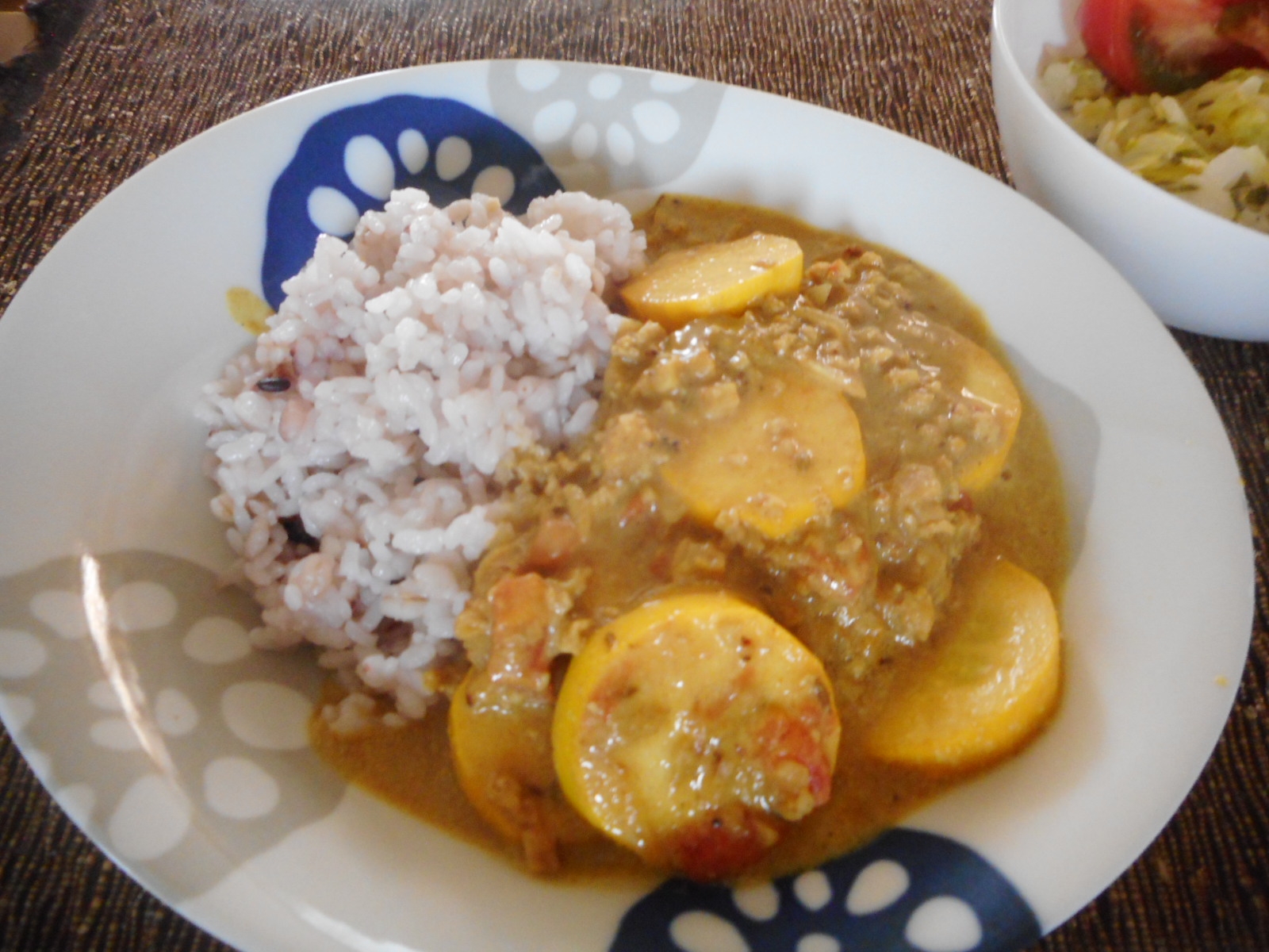 そぼろとズッキーニの豆乳カレー