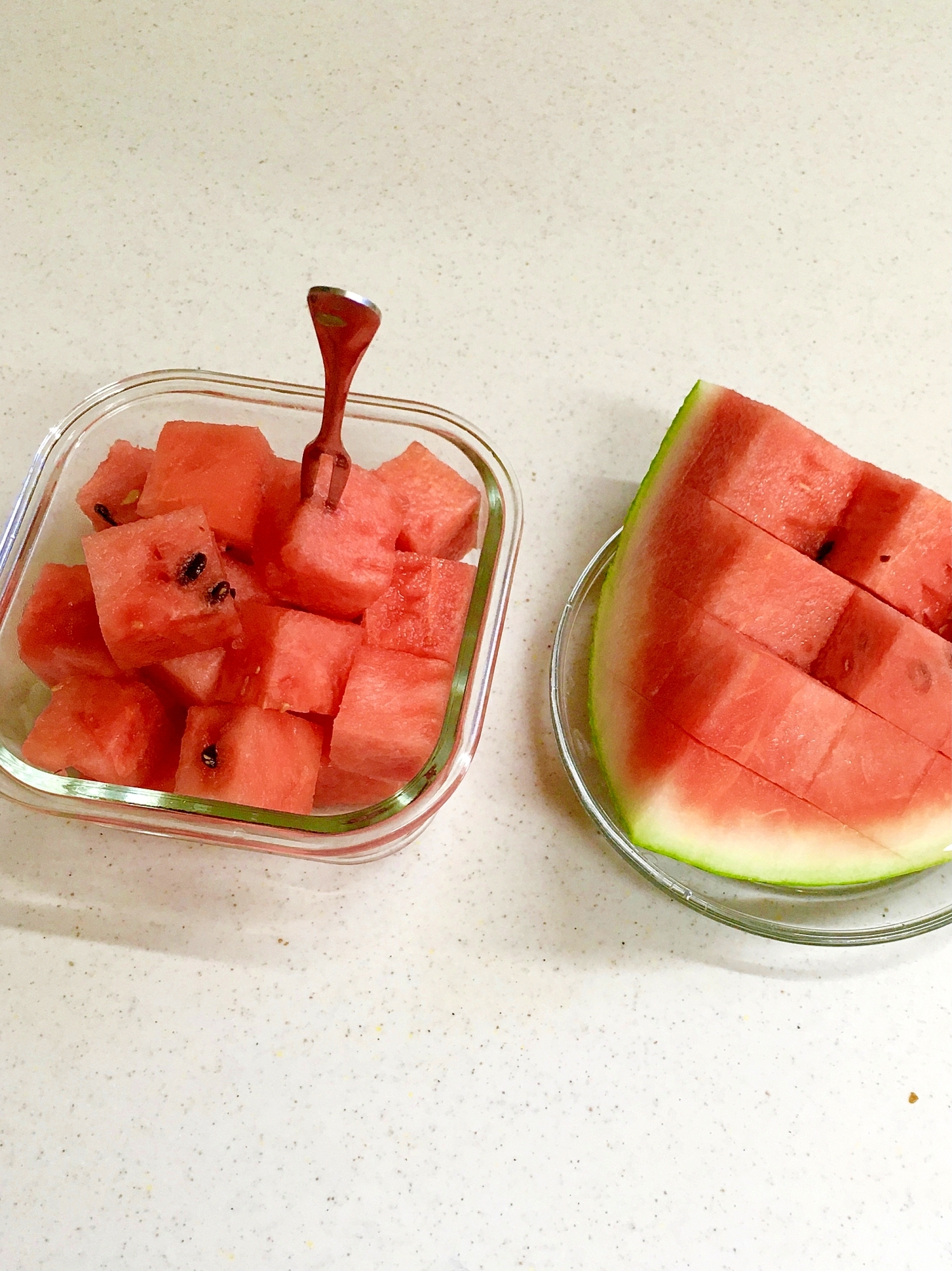 果汁がこぼれにくいサイコロカット スイカの切り方 レシピ 作り方 By ケイヤ5621キエ 楽天レシピ 果汁がこぼれにくいサイコロカット スイカの切り方 レシピ 作り方 By ケイヤ5621キエ 楽天レシピ