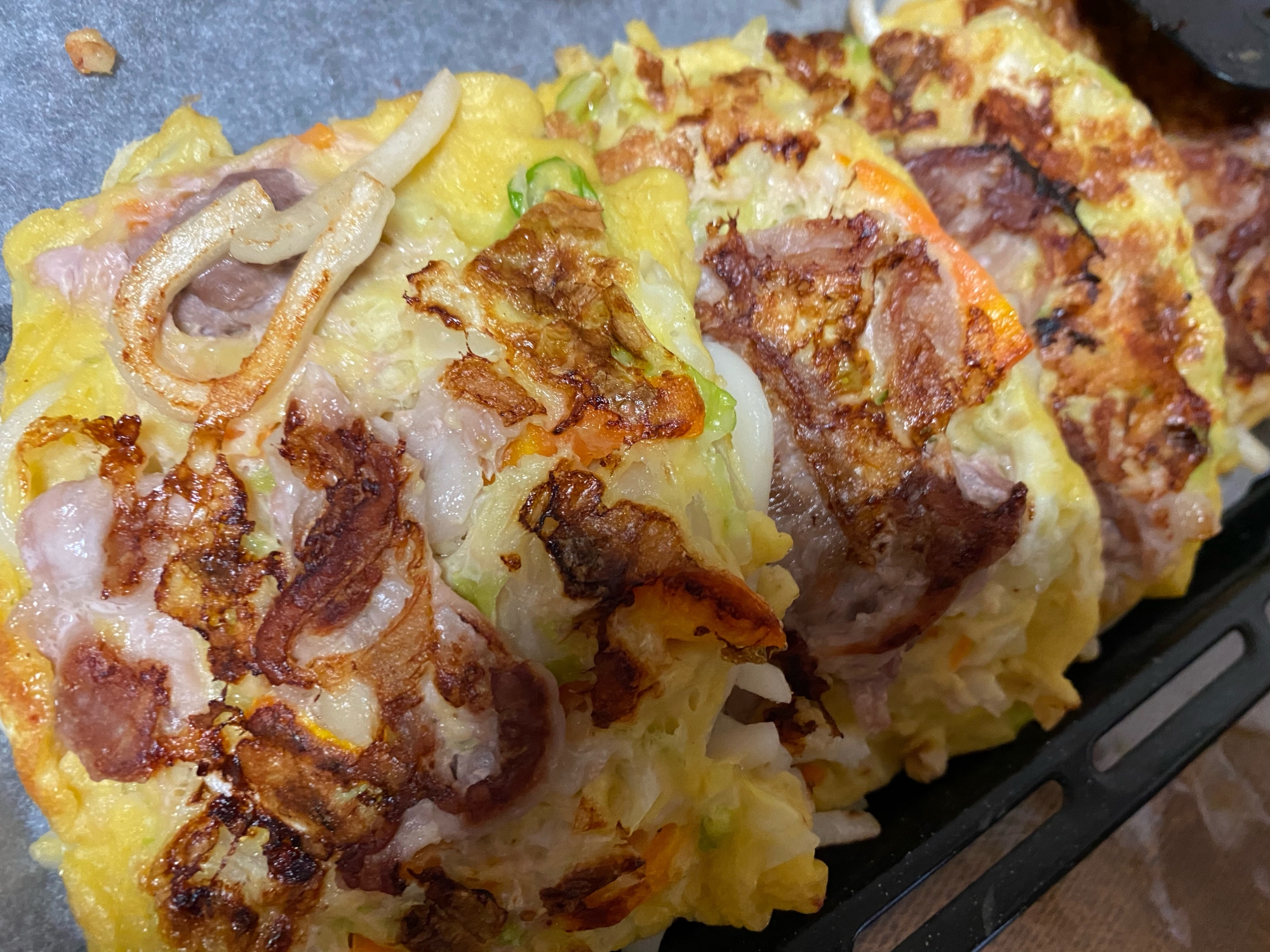 豚肉とうどんのお好み焼き