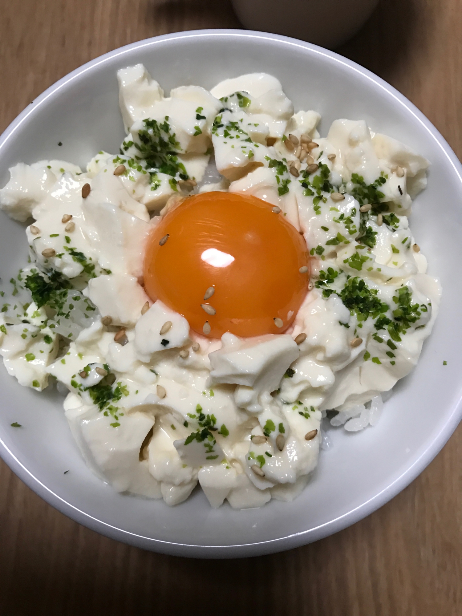 青海苔入り崩し豆腐の卵黄ごはん