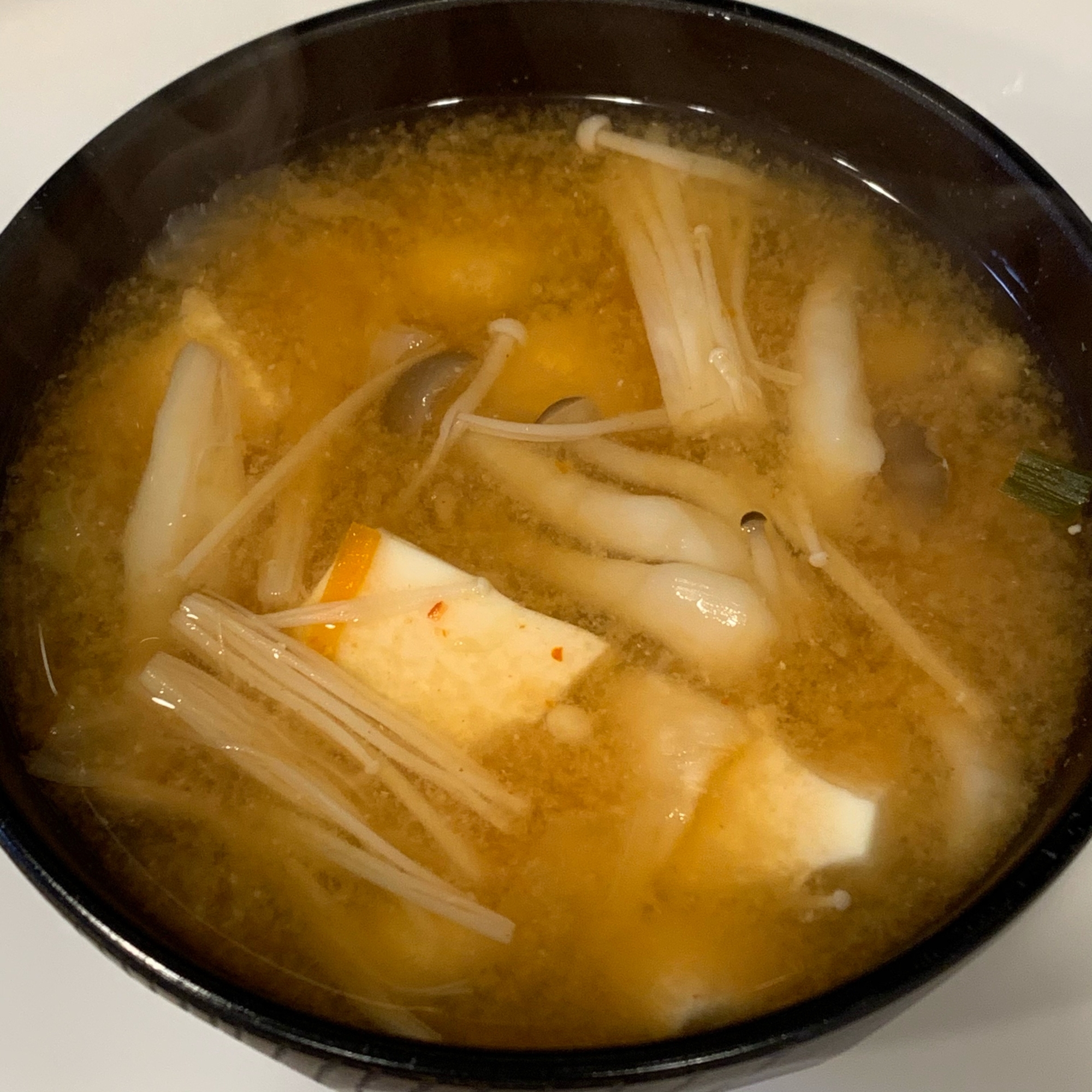 豆腐ときのことキムチの味噌汁