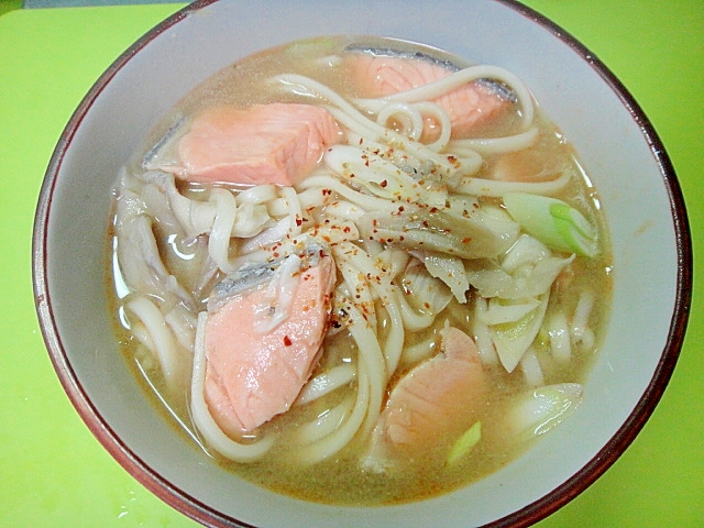 鮭と舞茸の味噌うどん