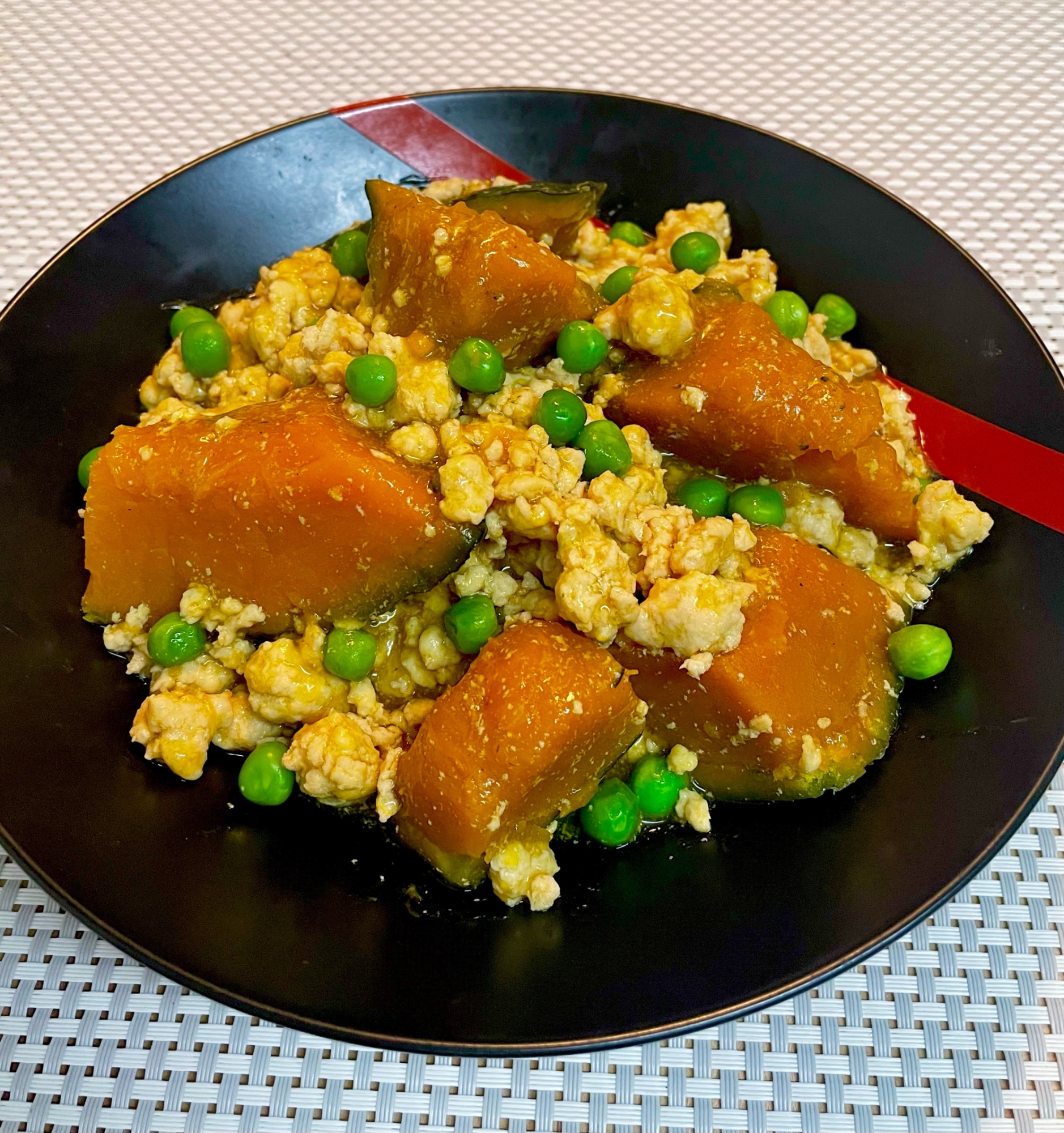 ホッと安心する優しいお味♡かぼちゃの鶏そぼろ煮