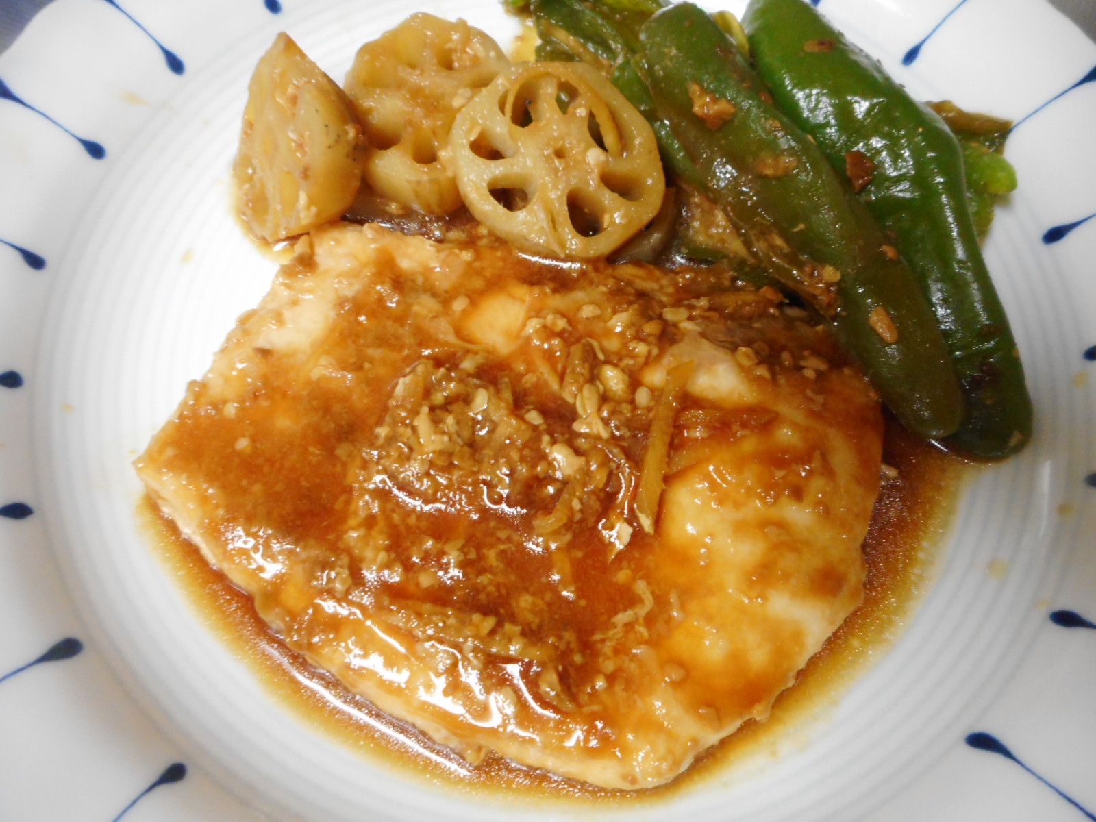 カジキマグロとレンコン、ピーマンの味噌煮