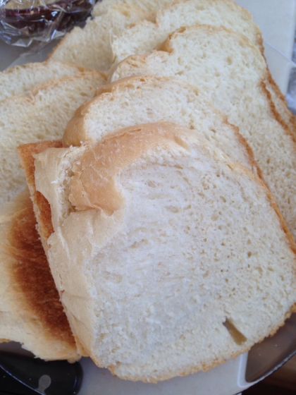 パン屋さんの食パン。