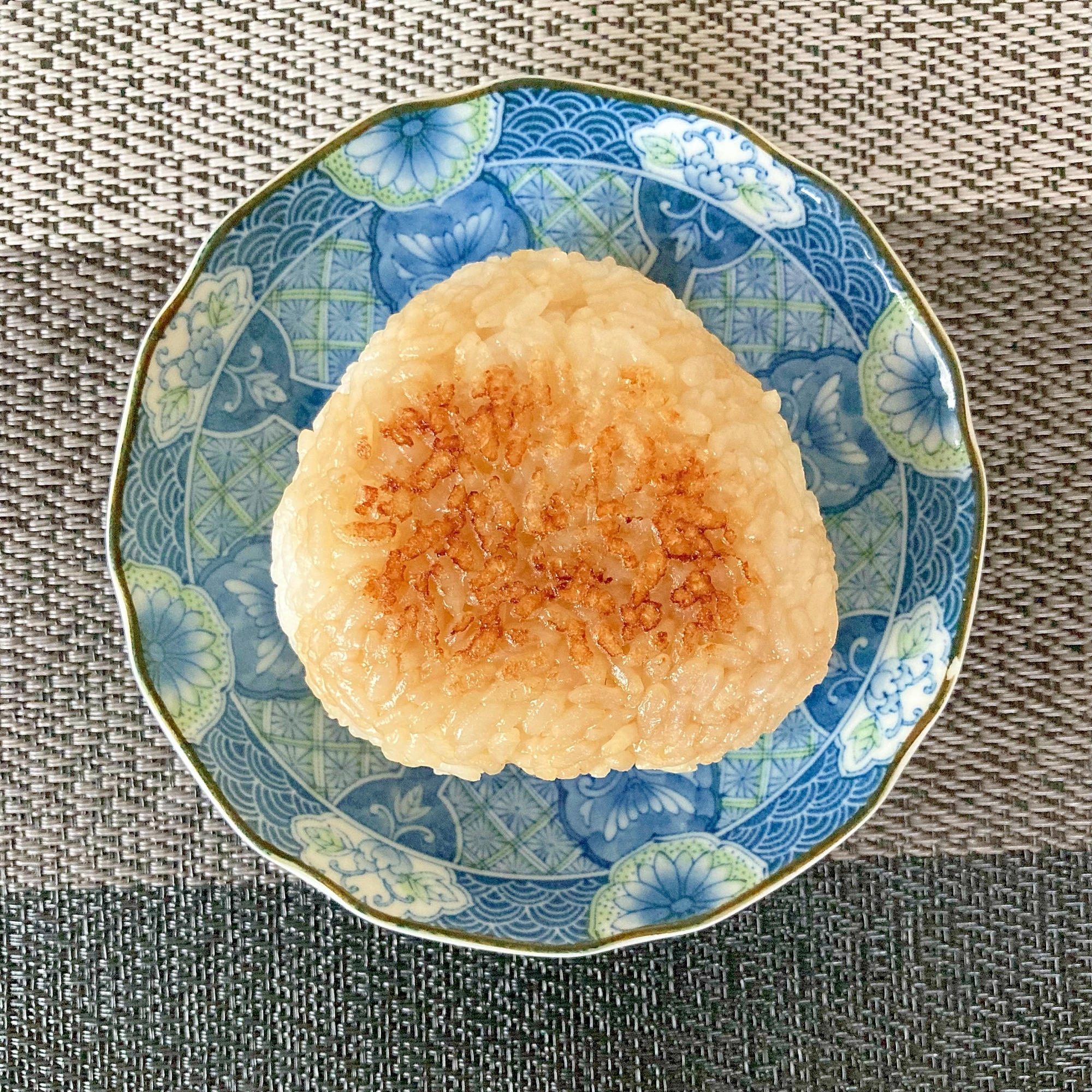 フライパンで わさび醤油の焼きおにぎり