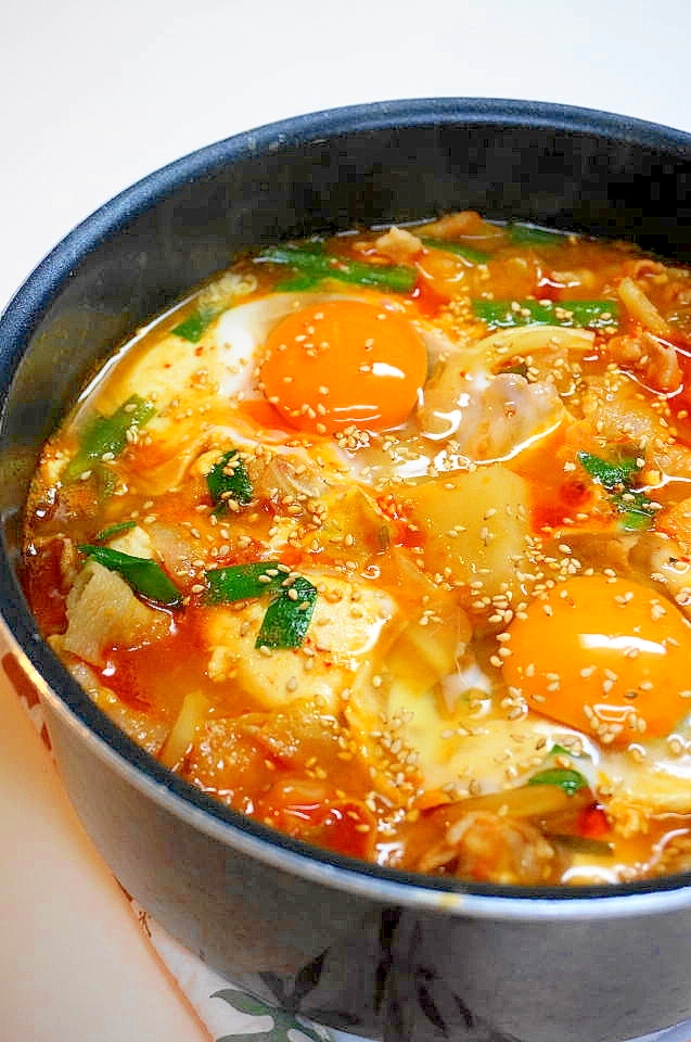 納豆と味噌でコクと深みが出て絶品!キムチチゲ