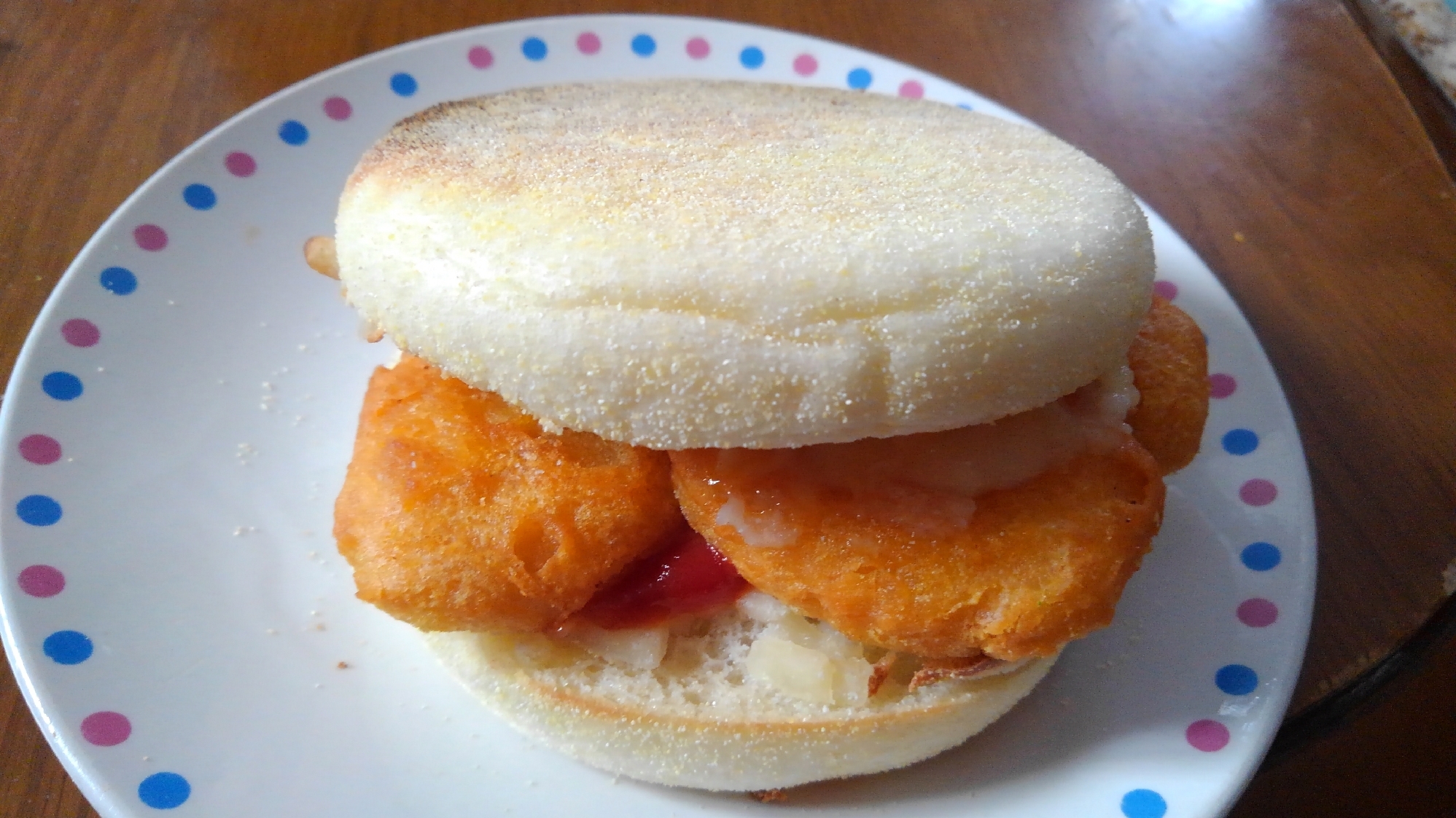 チキンナゲットで…チーズチキンマフィンサンド