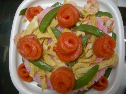ケーキ型を使って作りました♪
食卓が華やかになって楽しいひな祭りパーティーになりました。