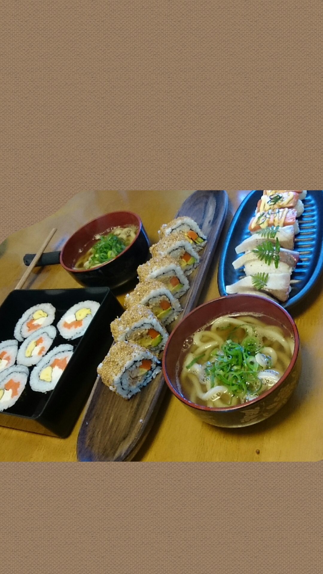 炙り寿司と太巻き寿司のミニうどんセット