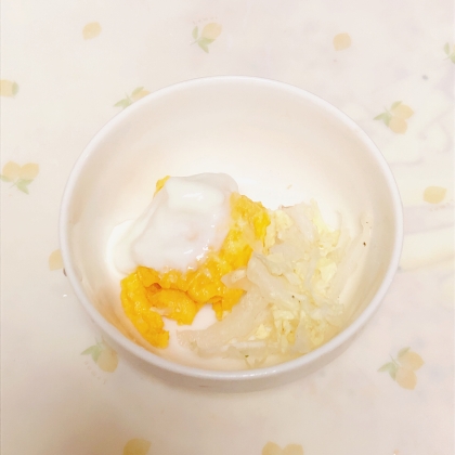 豆乳ヨーグルト乗せ♡温泉卵白菜