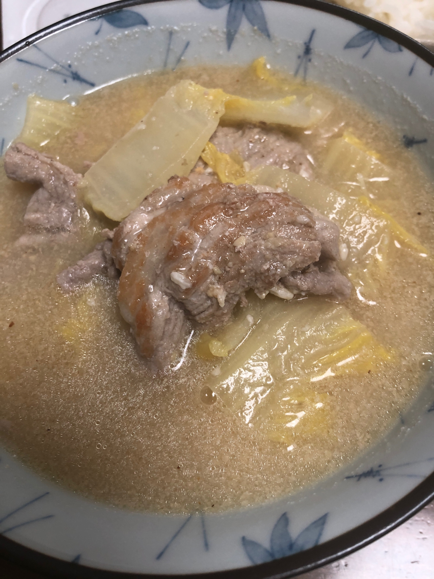 白菜と豚肉の胡麻味噌スープ