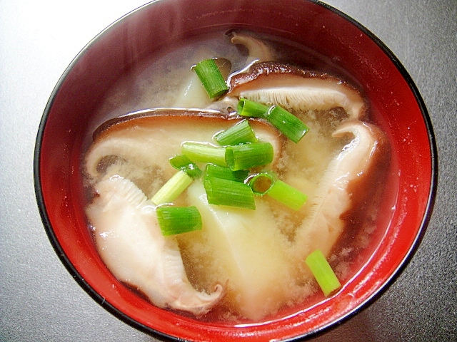 じゃがいもしいたけの味噌汁 レシピ 作り方 By Mint74 楽天レシピ じゃがいもしいたけの味噌汁 レシピ 作り方 By Mint74 楽天レシピ