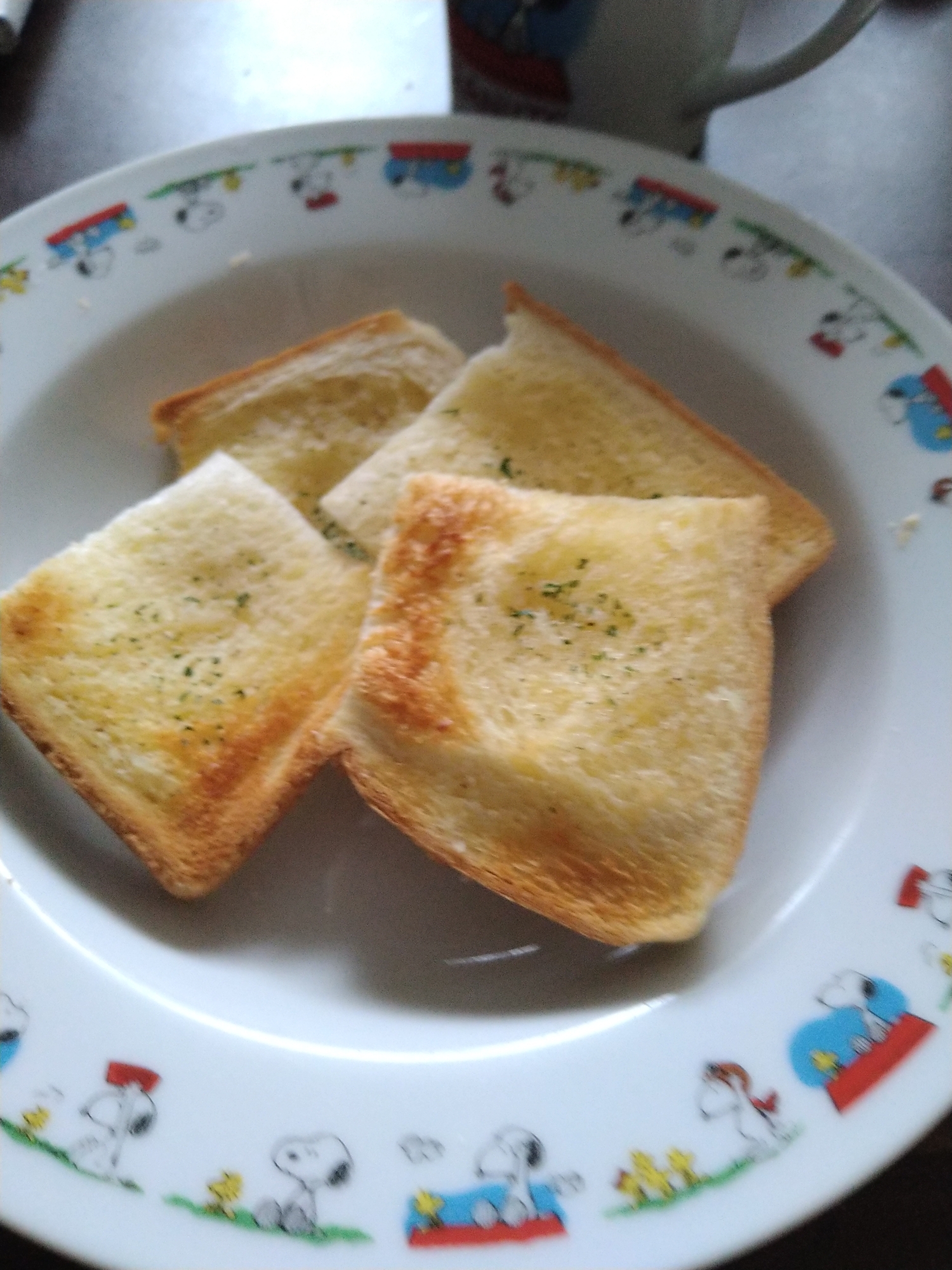 おつまみ　食パンでガーリックトースト