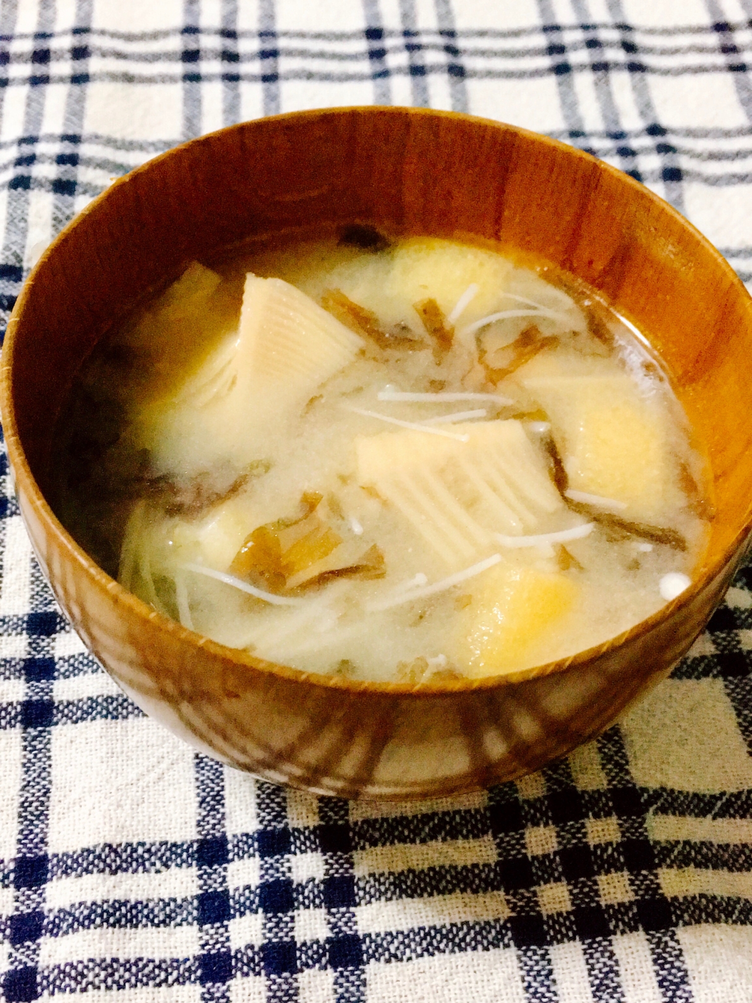 バラ海苔の風味香る♪筍とえのきのお味噌汁