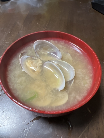 冷凍アサリをおいしく味わえる味噌汁♪