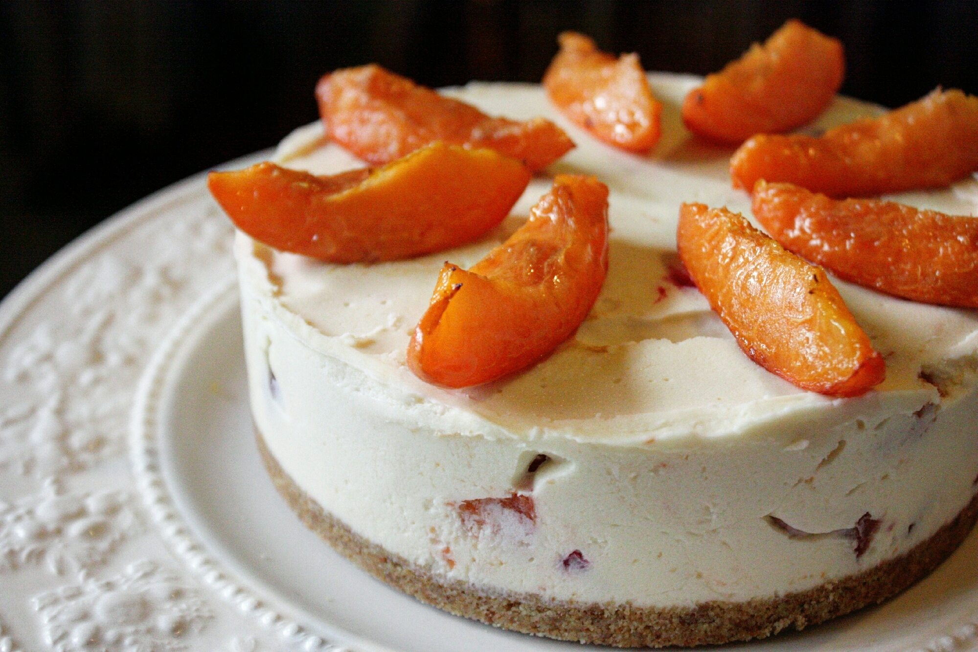 杏とラズベリーのホワイトチョコレートチーズケーキ