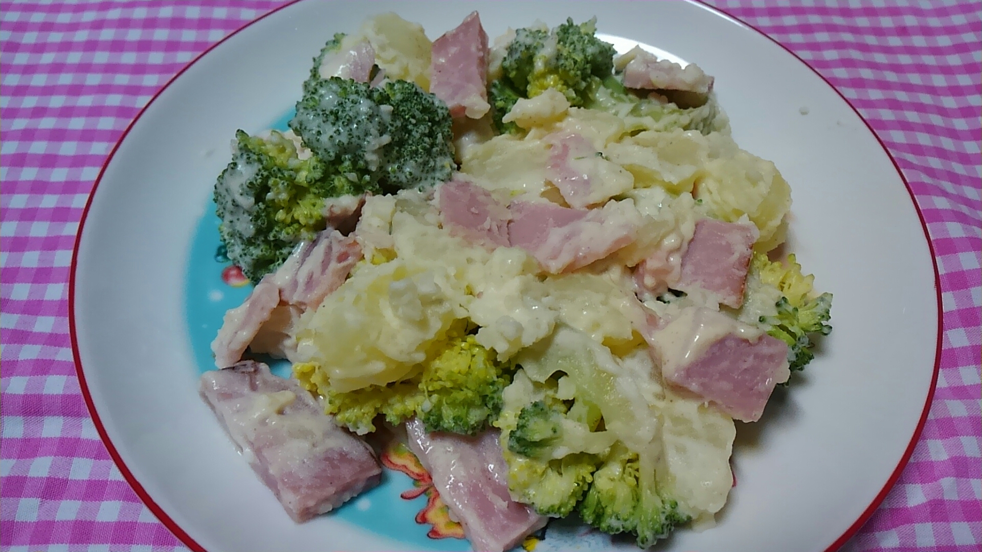 ブロッコリーと焼き豚のポテトサラダ☆