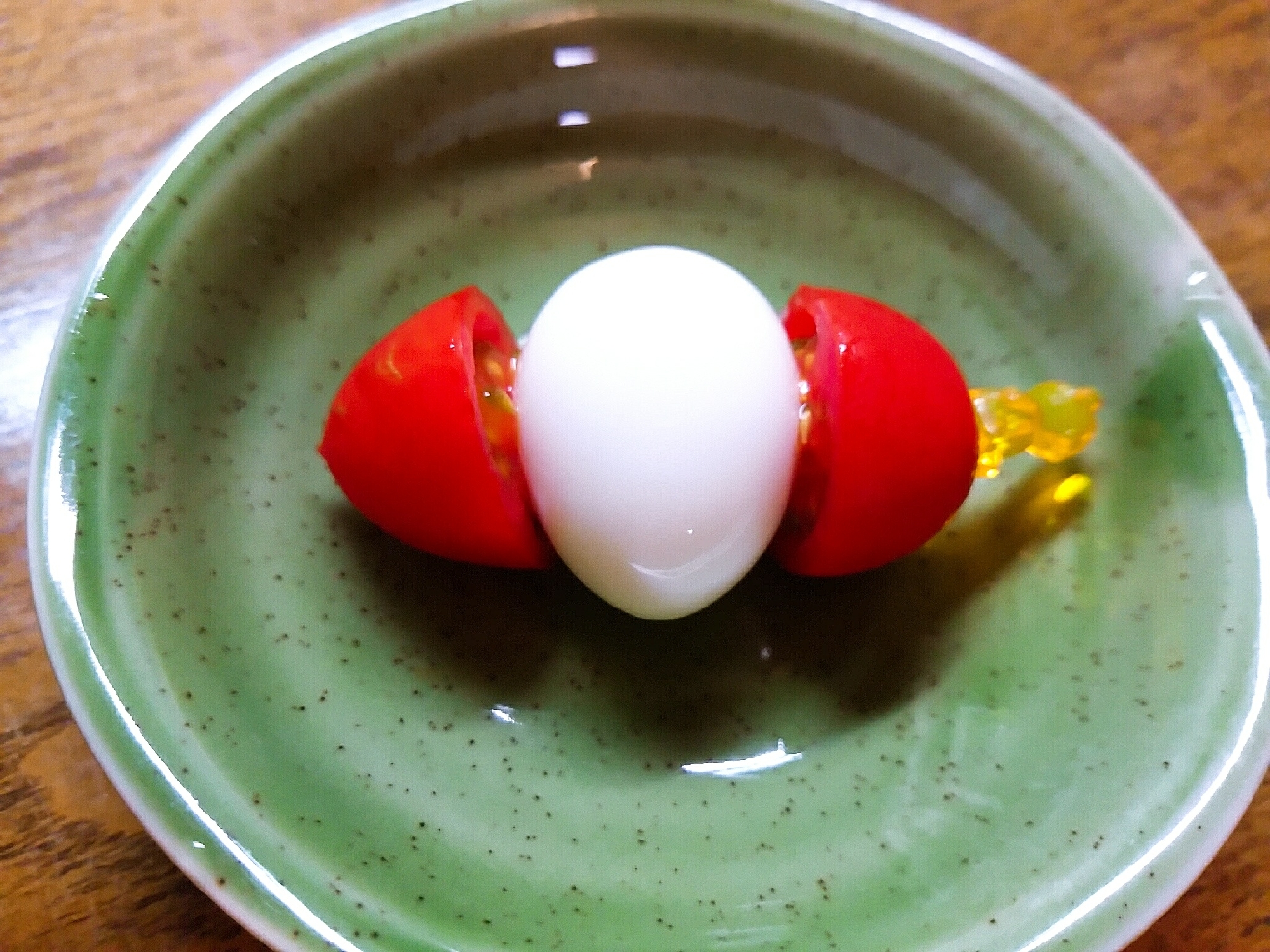 うずらの卵とプチトマトのピンチョス