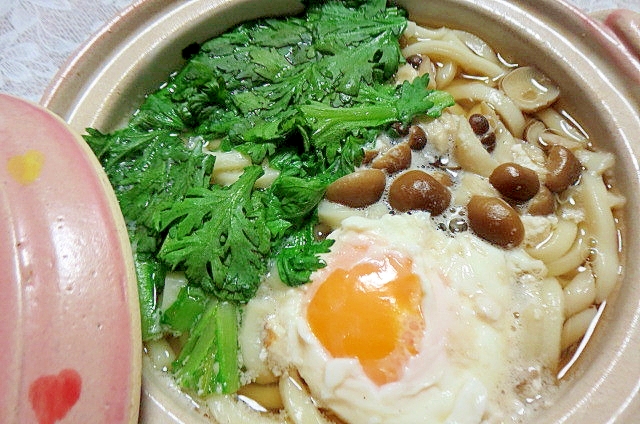 春菊とシメジの鍋焼きうどん