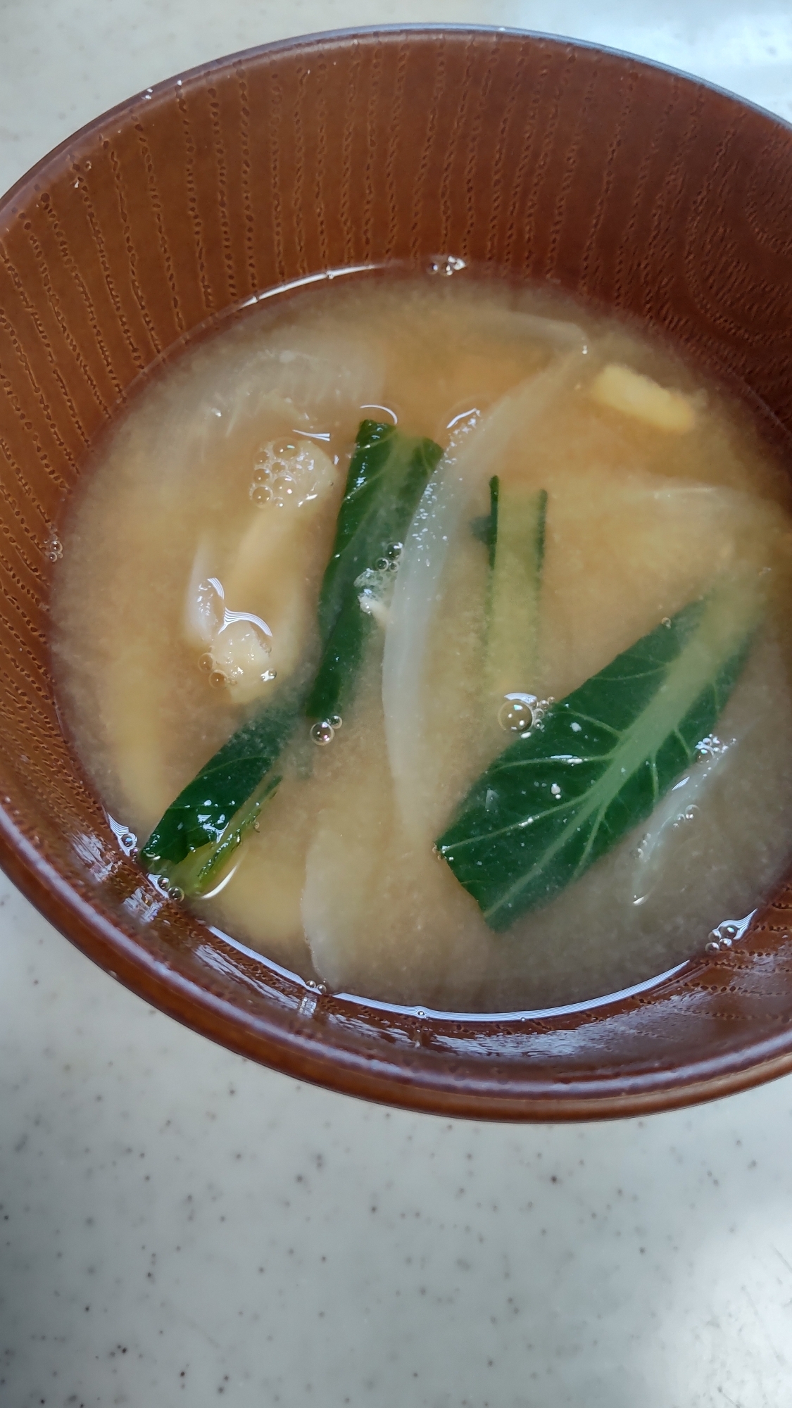 玉ねぎと小松菜と油揚げのお味噌汁