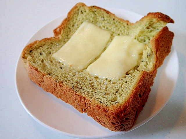 チーズ&ミルク&シュガーｄｅ黒ごま緑茶食パン