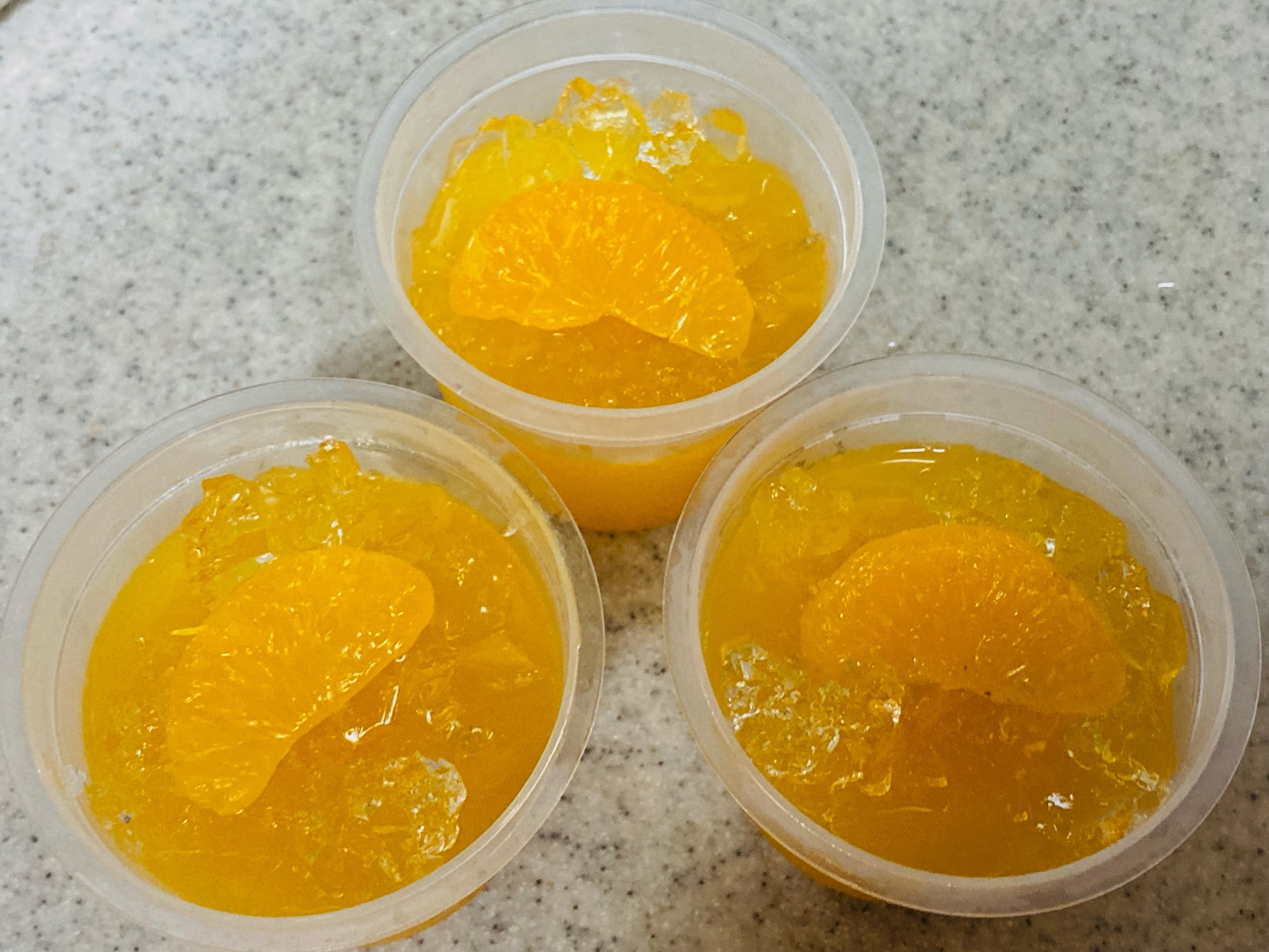 100％オレンジジュースで作るオレンジゼリー