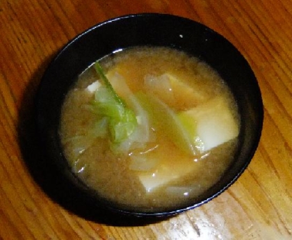 豆腐とキャベツの味噌汁