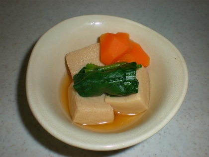 高野豆腐の煮びたしを、たまに食べたくなります。やさしい味付けで、とても美味しくいただきました。