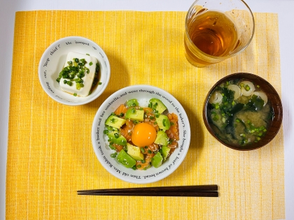 トラウトサーモン丼