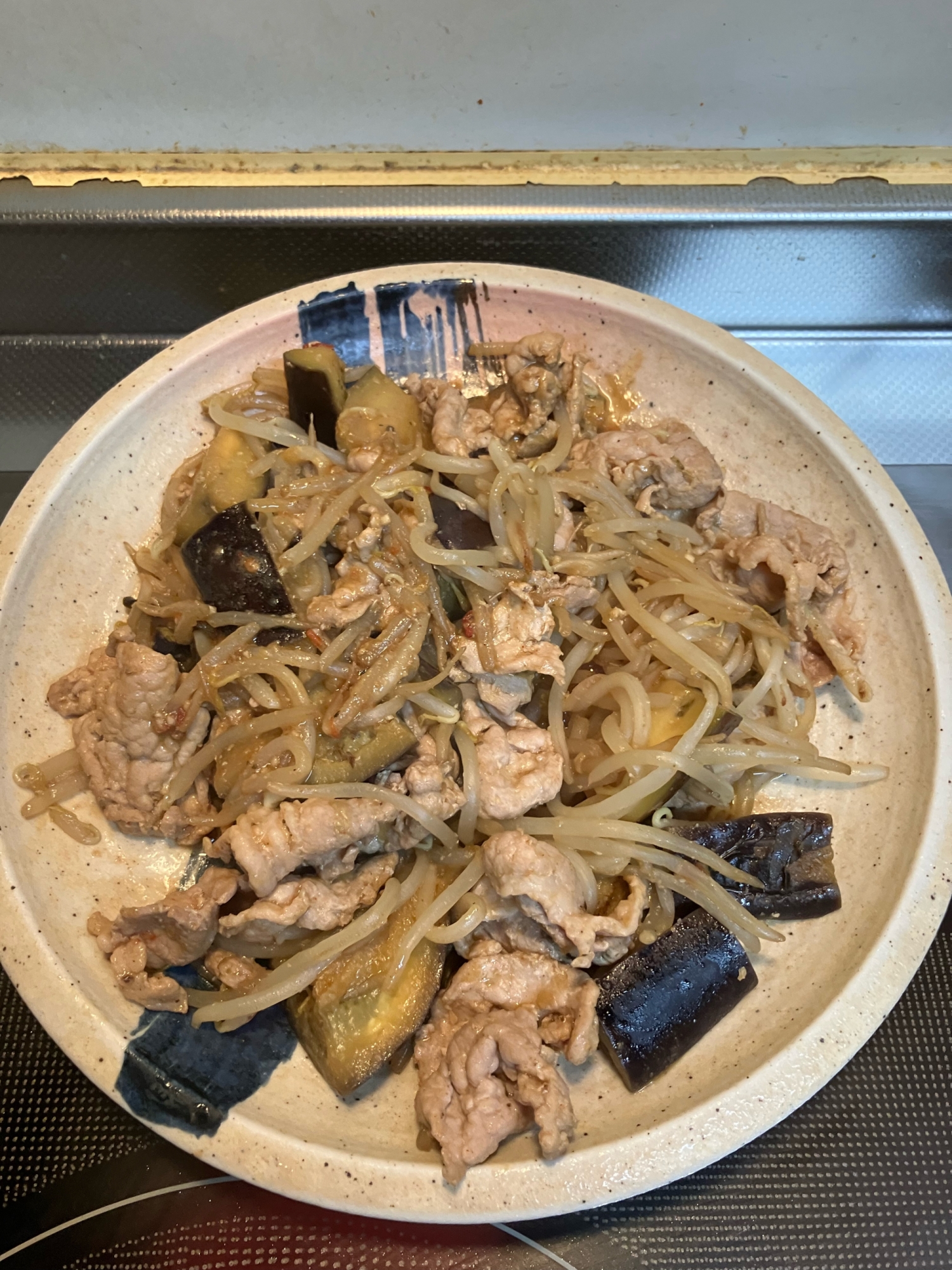 豚肉とナスともやしの旨辛♪ごま坦々炒め^_^